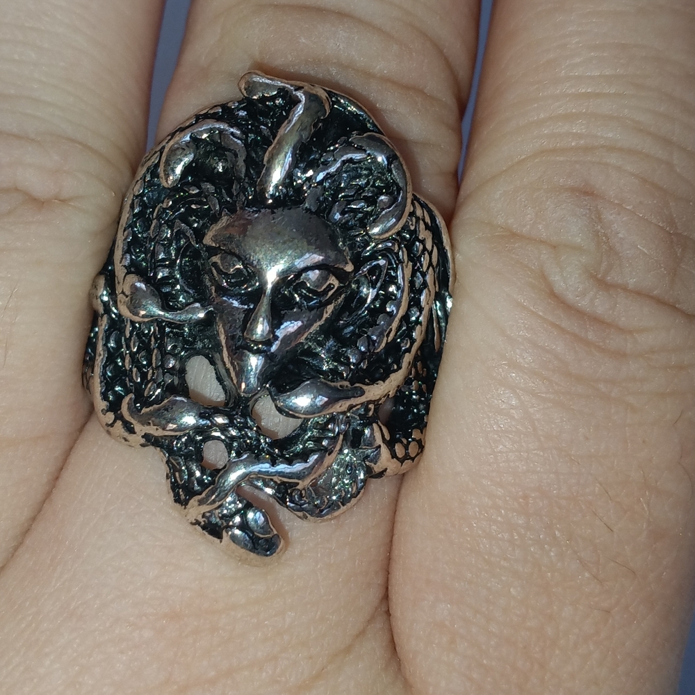 Medusa ring